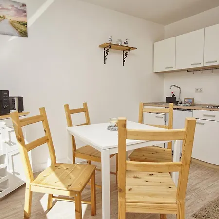 Buskam Mit Terrasse Und Garten