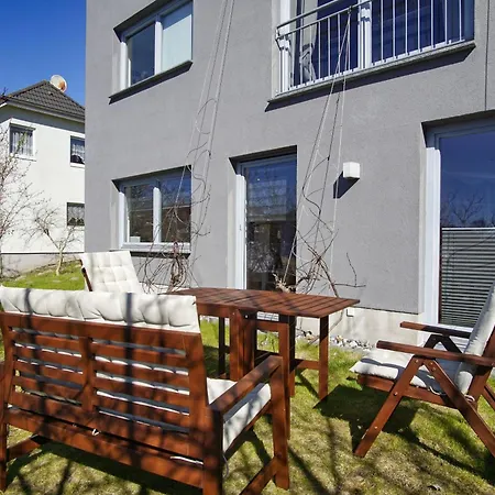 Buskam Mit Terrasse Und Garten Apartment